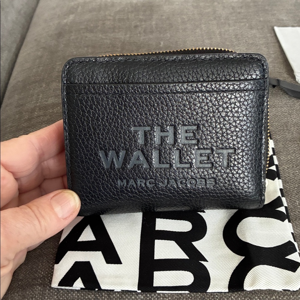 Marc Jacobs “The Wallet” Black Leather Wallet with Dust bag - Picture 2 of 7